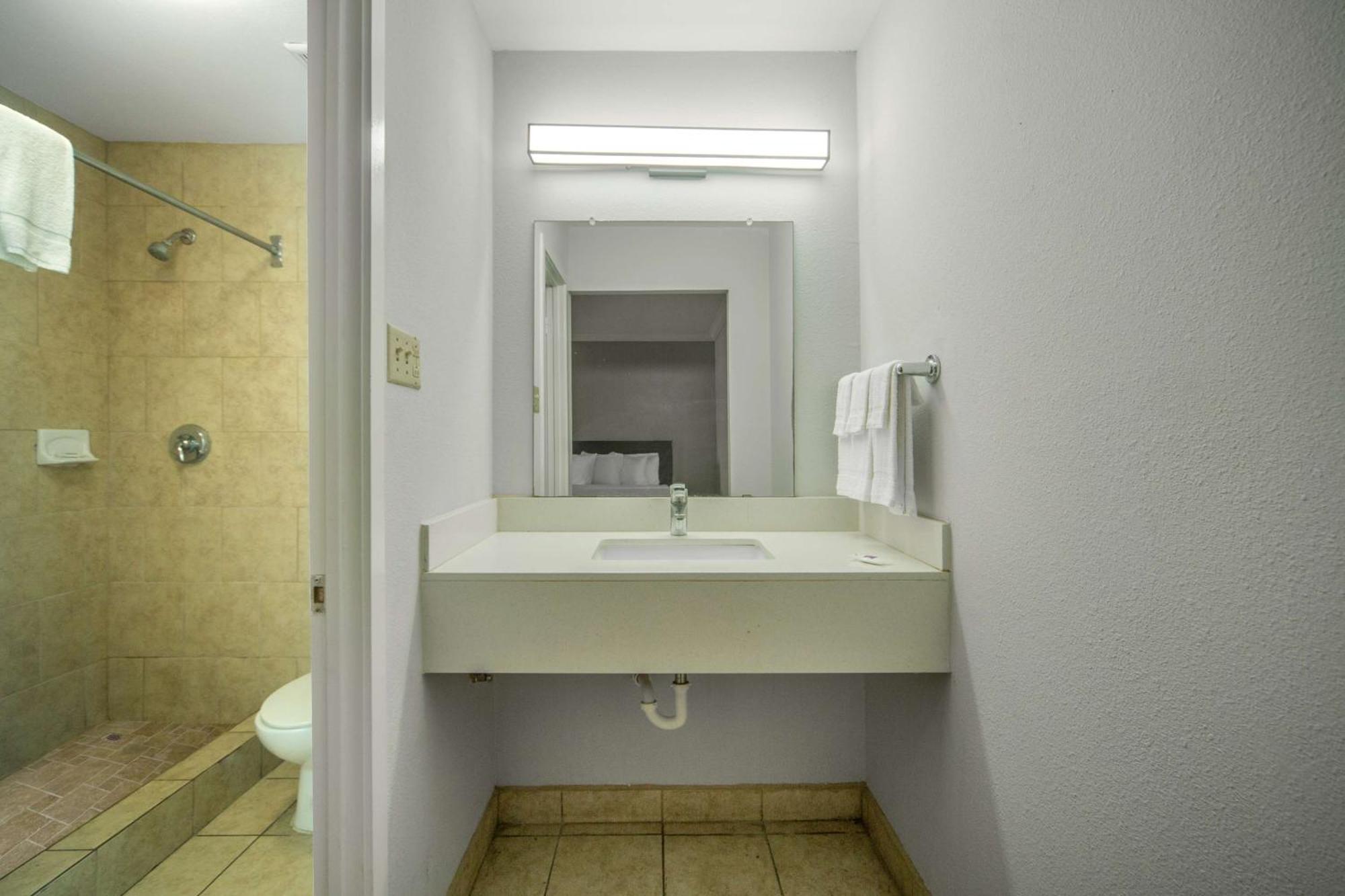 Motel 6 San Antonio, TX I-35 North Corridor Exterior foto